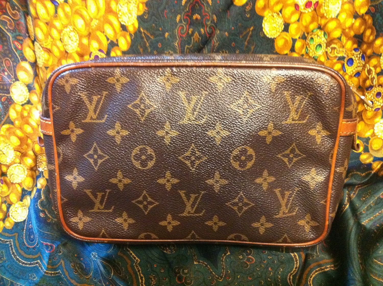 80s Vintage Louis Vuitton cosmetic and toilet clutch by eNdApPi