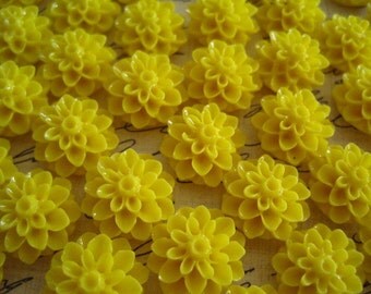 Flower Cabochons / 10 pcs Yellow Resin Dahlia Mum 15mm