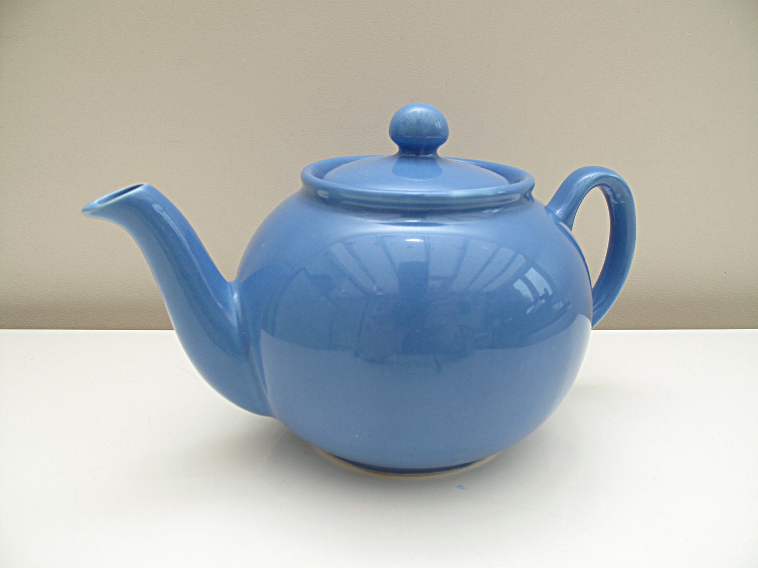 Pristine 2 cup teapot made in England. Periwinkle blue.