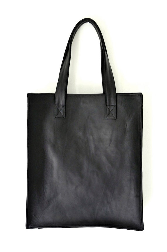 MINIMO. Simple leather bag / leather handbag / black leather