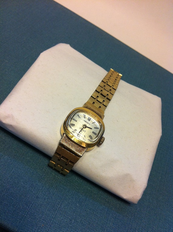 Vintage Women's Watch Seiko Wind Up Watch Antique Watch