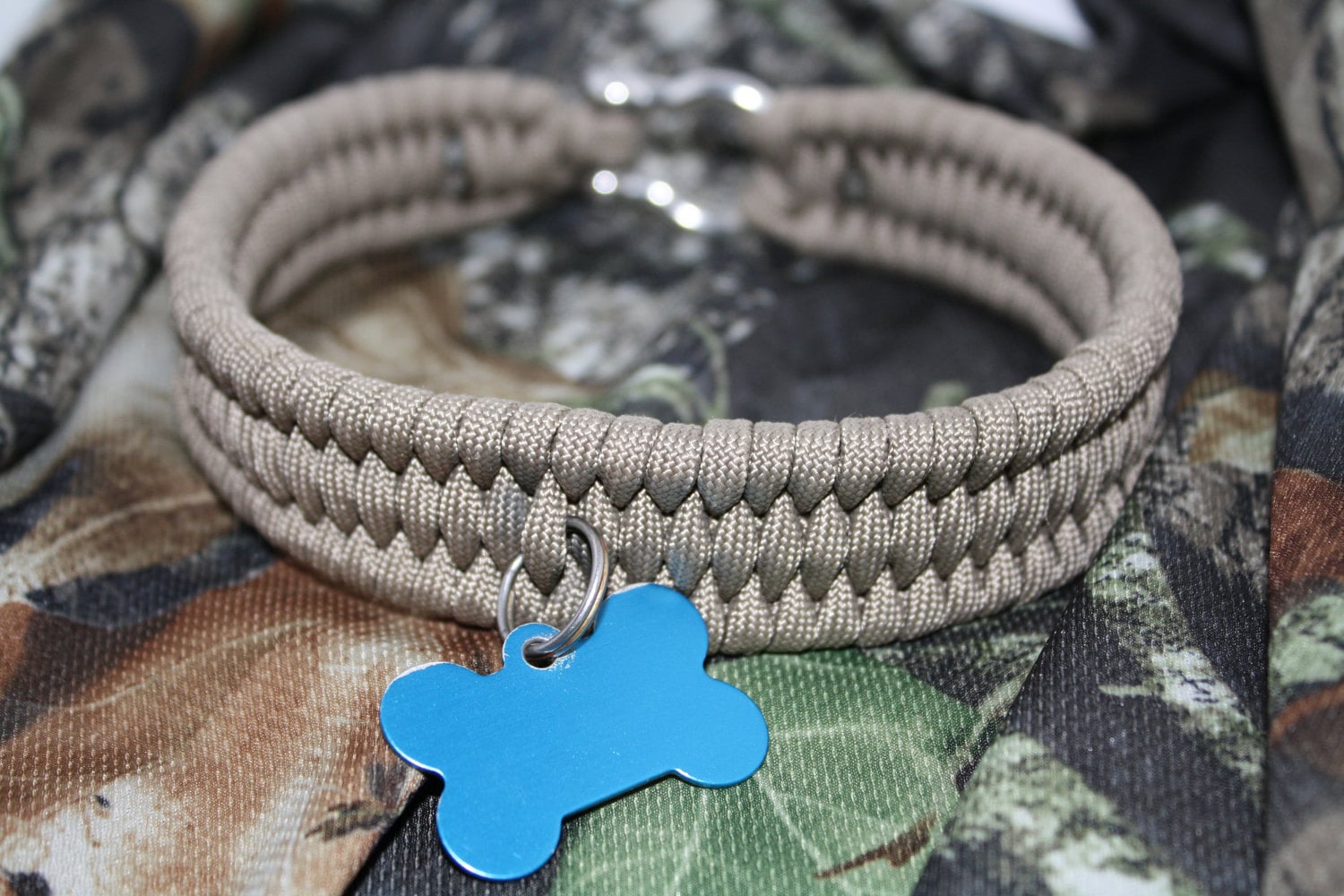 Items similar to Tan Paracord Dog Collar on Etsy