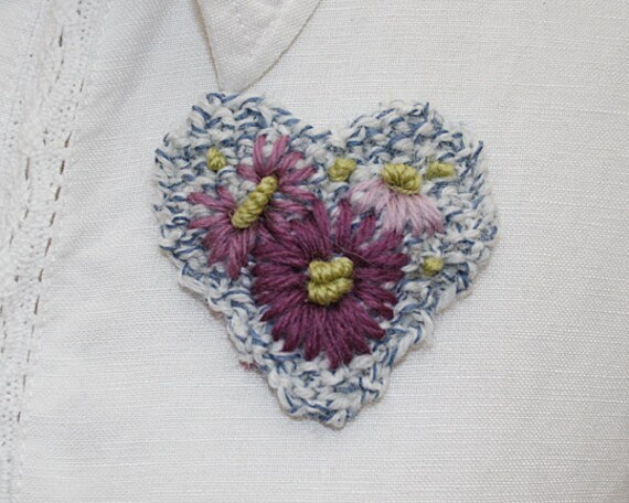 Embroidered Brooch  Lilac Daisy Heart by Lynwoodcrafts on Etsy