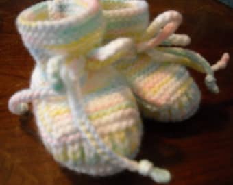 Stay-on Variegated Baby Booties size 3 to 6 Month - Blue, Yellow, White, Green and Pink - Hand Knit