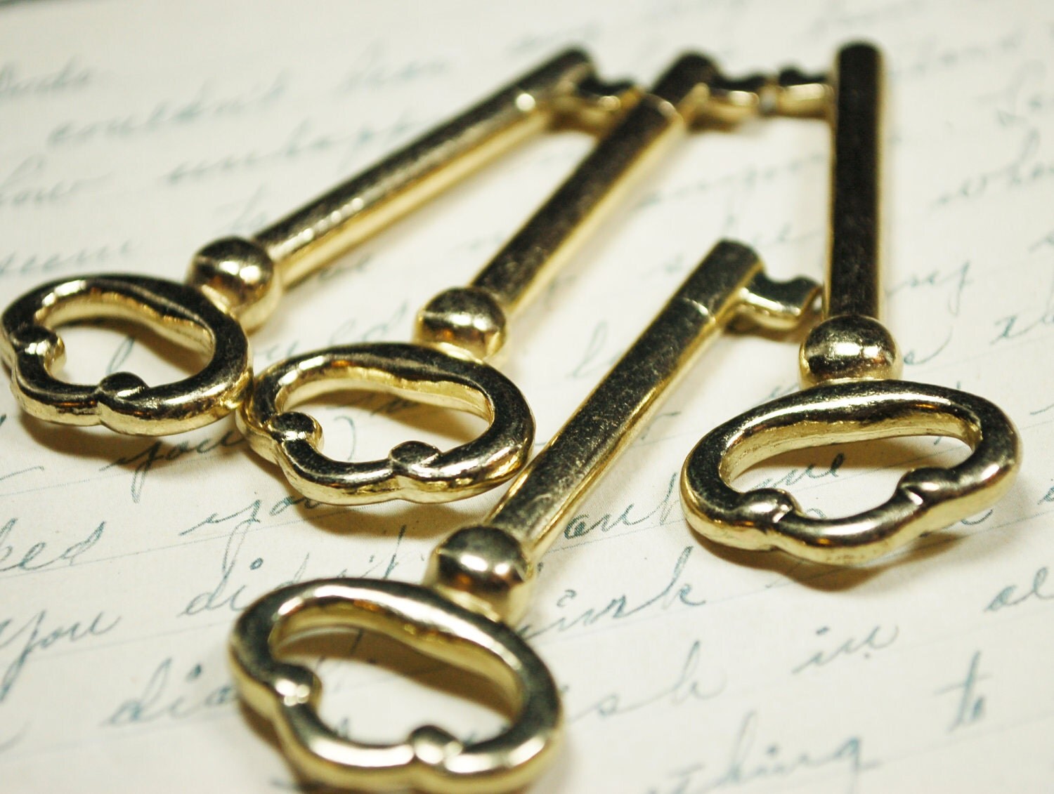 4 Antique Skeleton Keys Vintage Keys Old Gold Keys