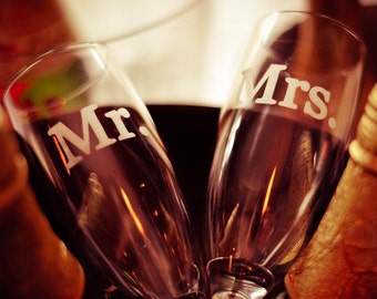 Wedding Toasting Flutes, Champagne Flutes, Mr Mrs Personalized