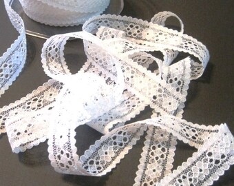 Floral Wave Lace Trim / White, 3/4 inch wide, 1 yard, For Scrapbook, Home Decor, Apparel, Accessories, Victorian & Romantic Crafts