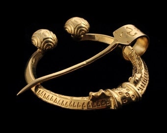 Viking Age Penannular Brooch With Dragonheads