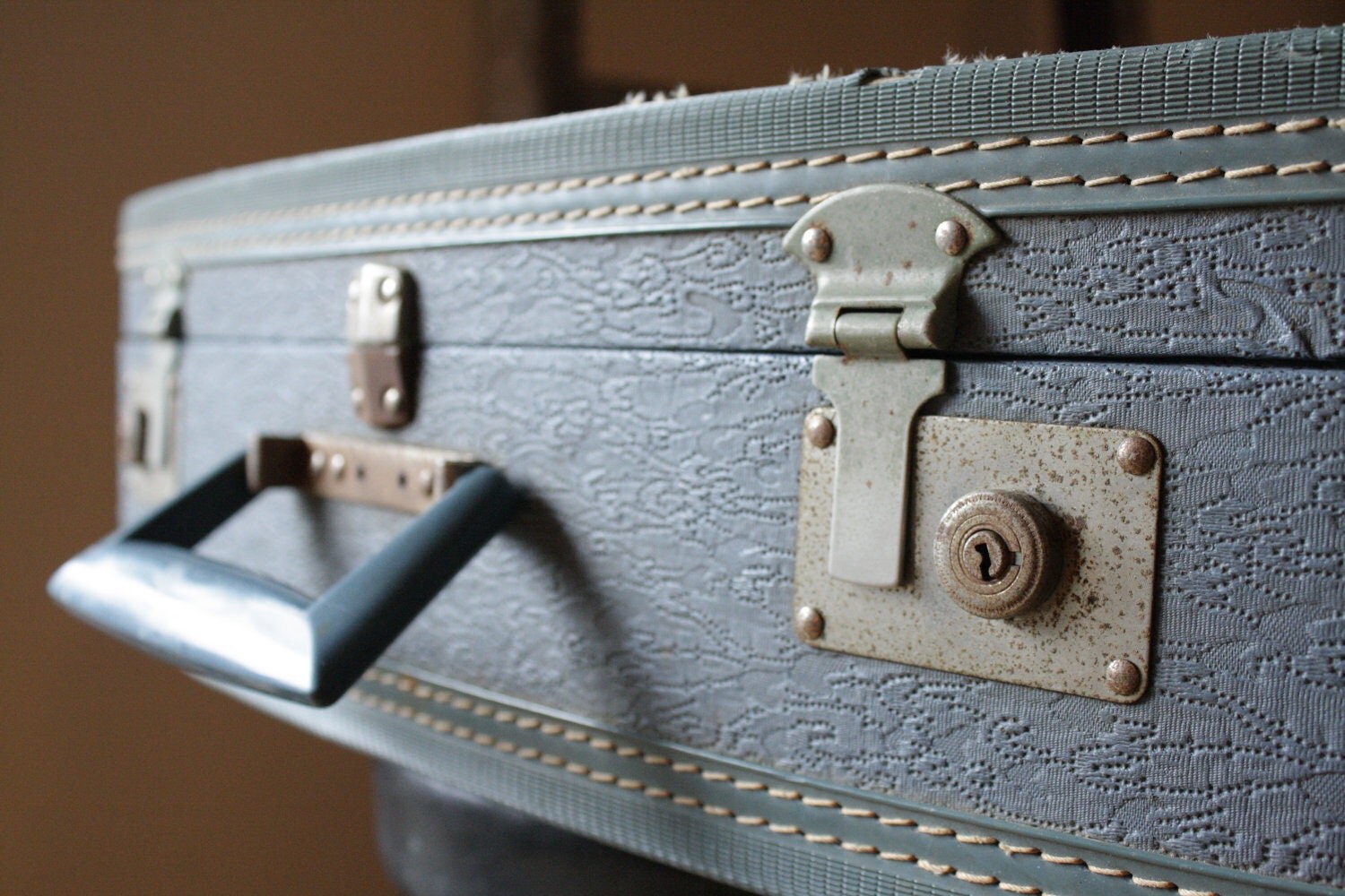 FamLine Vintage Blue Clamshell Suitcase Luggage SALE