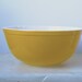 Pyrex, Daisy Yellow 2 1/2 QT. Mixing Bowl