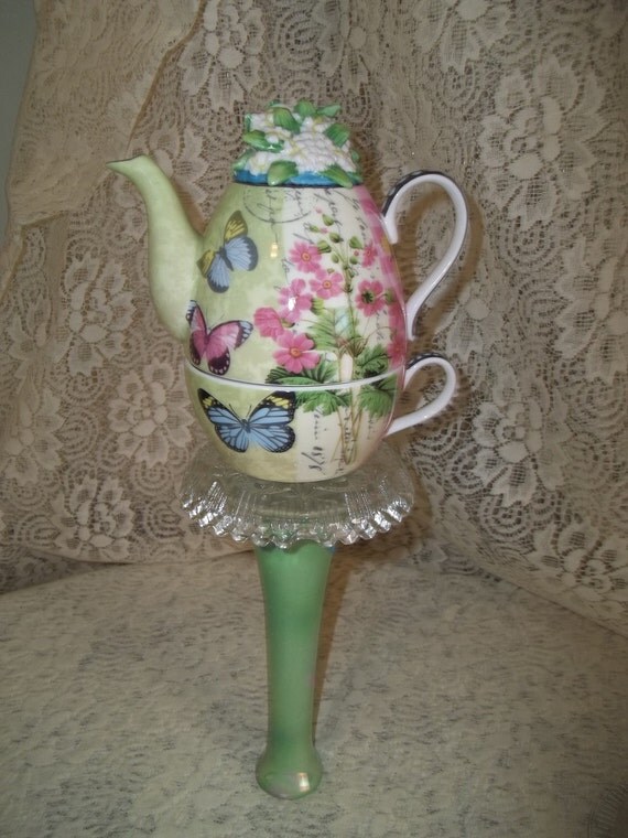 vintage tea pot and tea cup totem pole Pretty floral garden