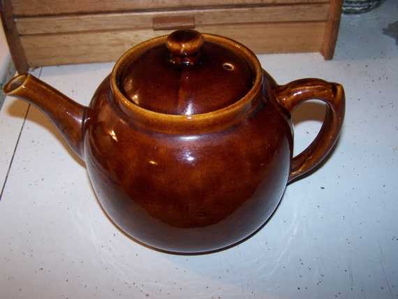 Brown USA pottery TEAPOT Nice vintage brown glaze by vintagebyrudi