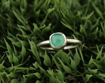 Sterling Silver and 6mm Chrysoprase Ring