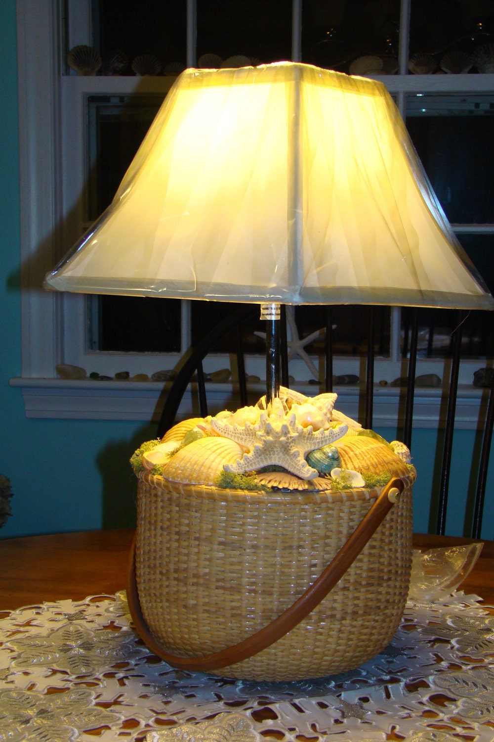 Lamp Nantucket Basket with sea shells