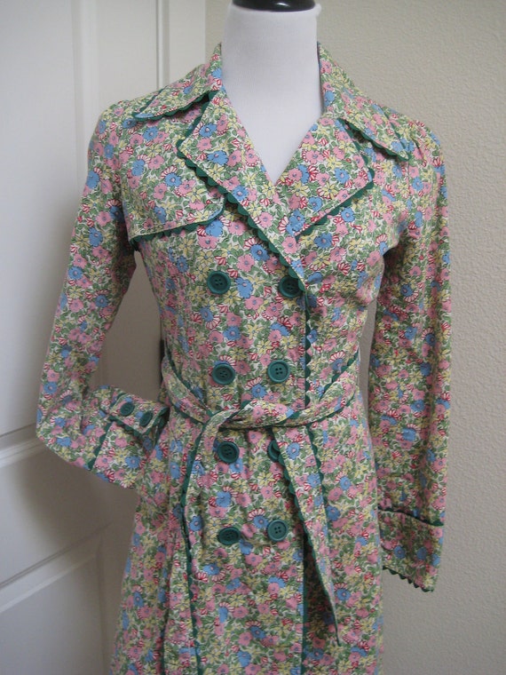 Darling Cotton Vintage Coat...Ready for Spring Small