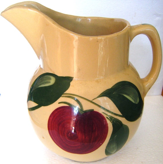 Rare Three Leaf Watt Pottery Apple Pattern Pitcher Vintage