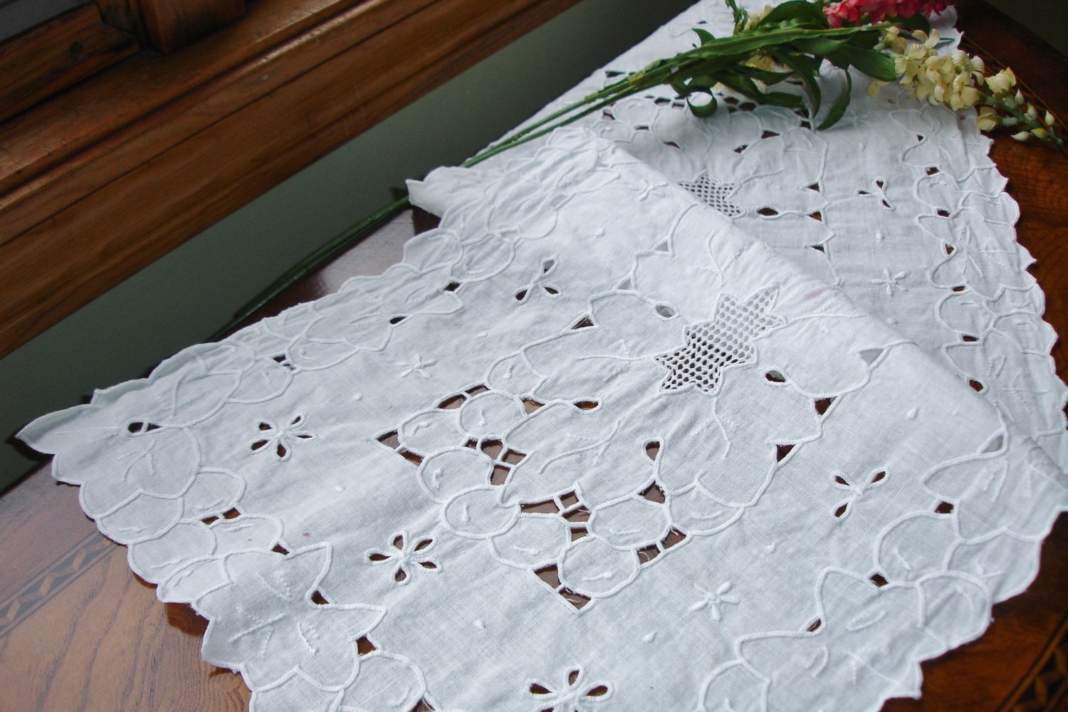 Italian Battenburg Lace Table Runner Detailing