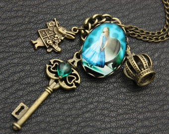 Collier alice au pays des merveilles