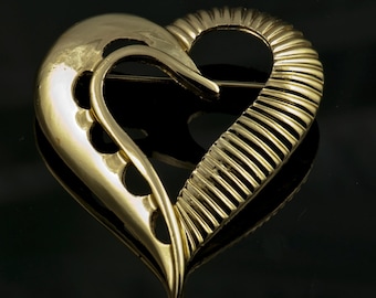 Romantic Goldtone Heart Brooch Unsigned 1980's Excellent Condition Pin Gold Tone Retro Antique Love Romance