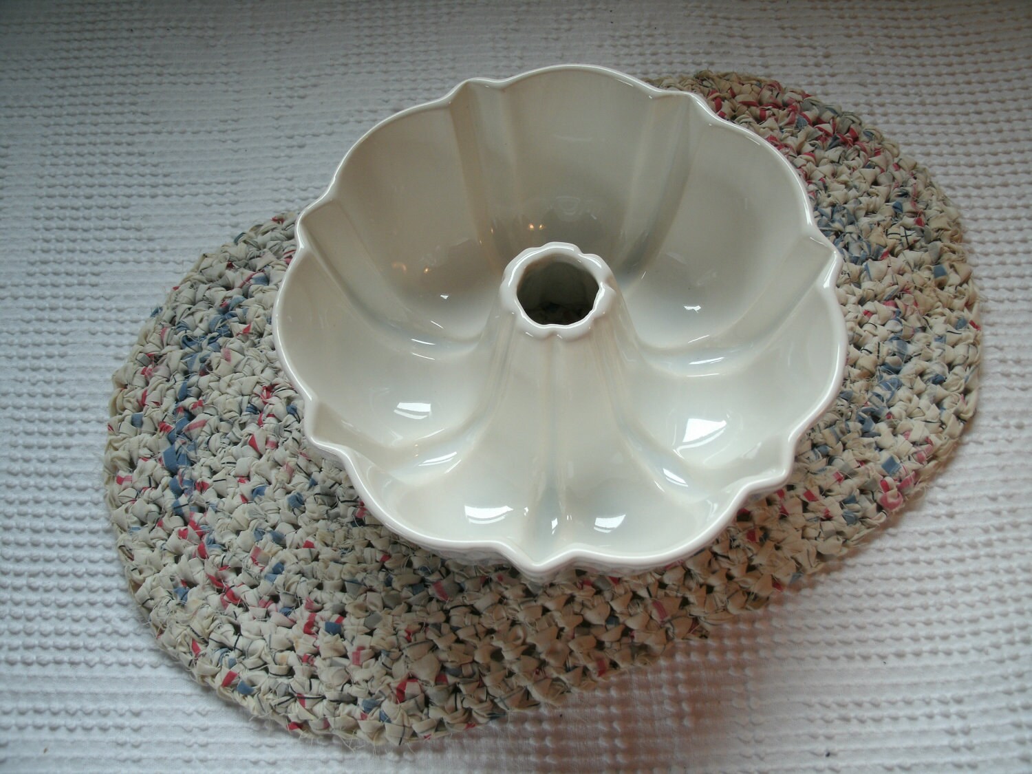 White Glazed Stoneware Bundt Pan Ceramic Bundt Pan