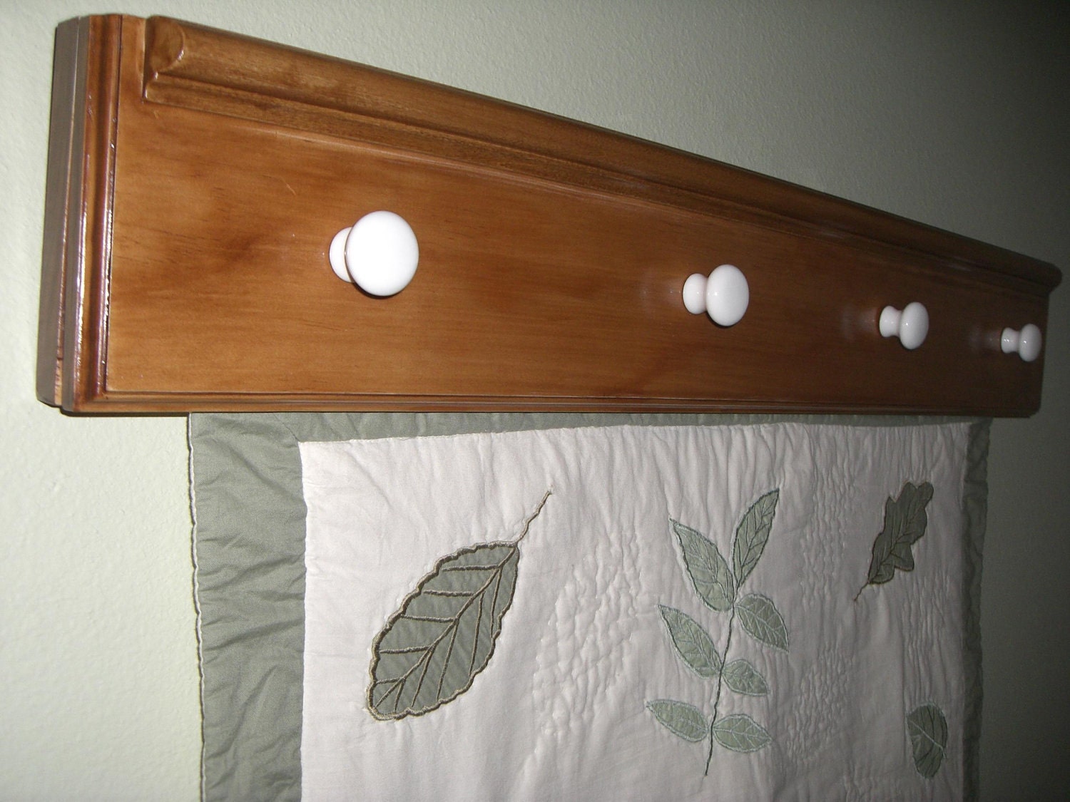 Wall-hanging Quilt Rack 36inches Pine wood stained in Walnut