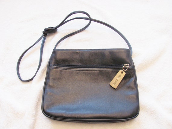 VINTAGE GIANI BERNINI black genuine leather shoulder purse