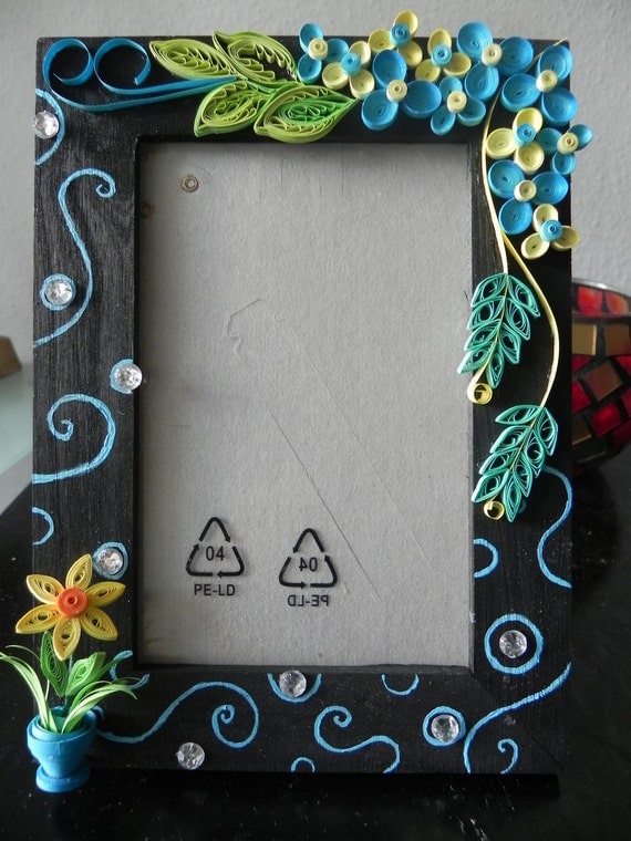 Items similar to Wooden photo frame with quilled design on Etsy
