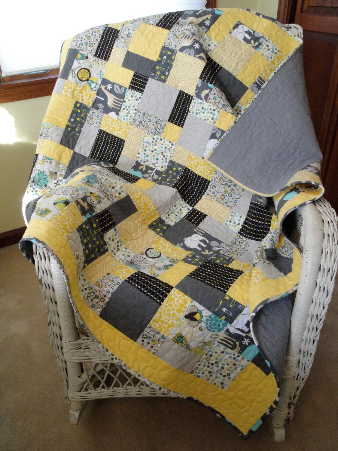 modern-gray-and-yellow-baby-quilt