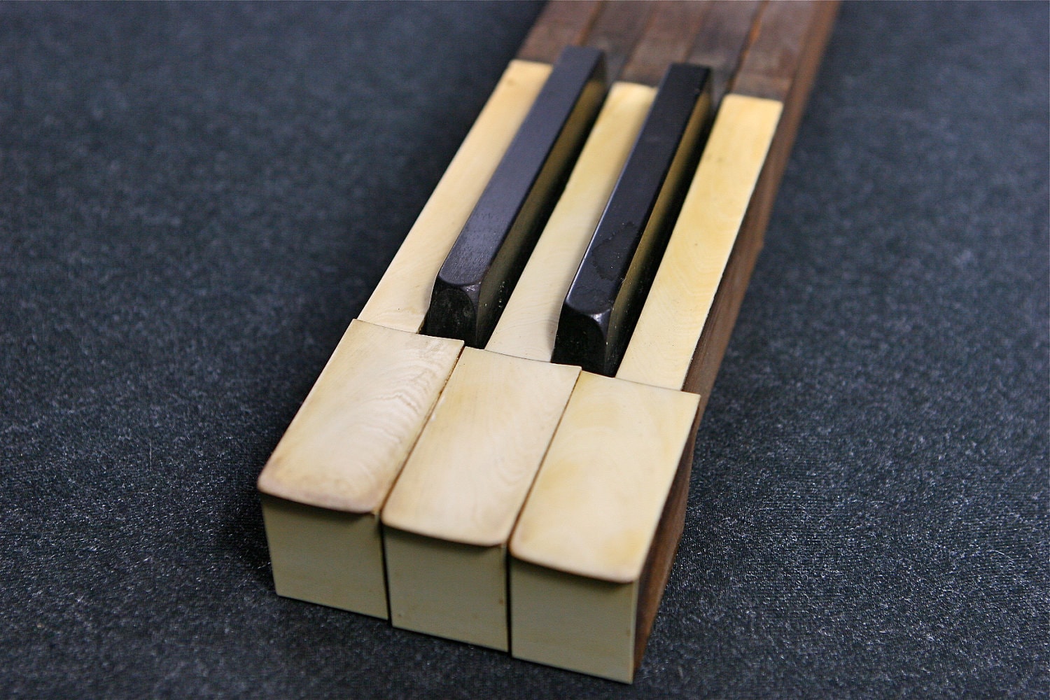 5-classic-and-artsy-antique-ivory-piano-keys