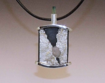 Silver reticulated sapphire pendant