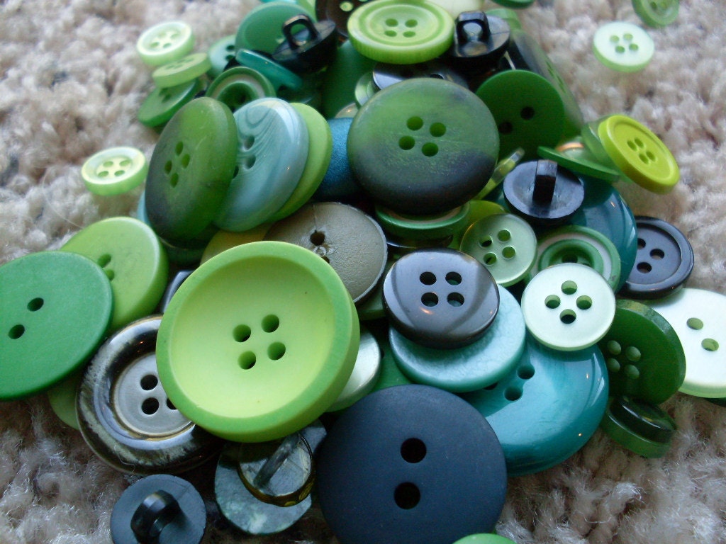 Green Sewing Button Mix 5 to 30mm