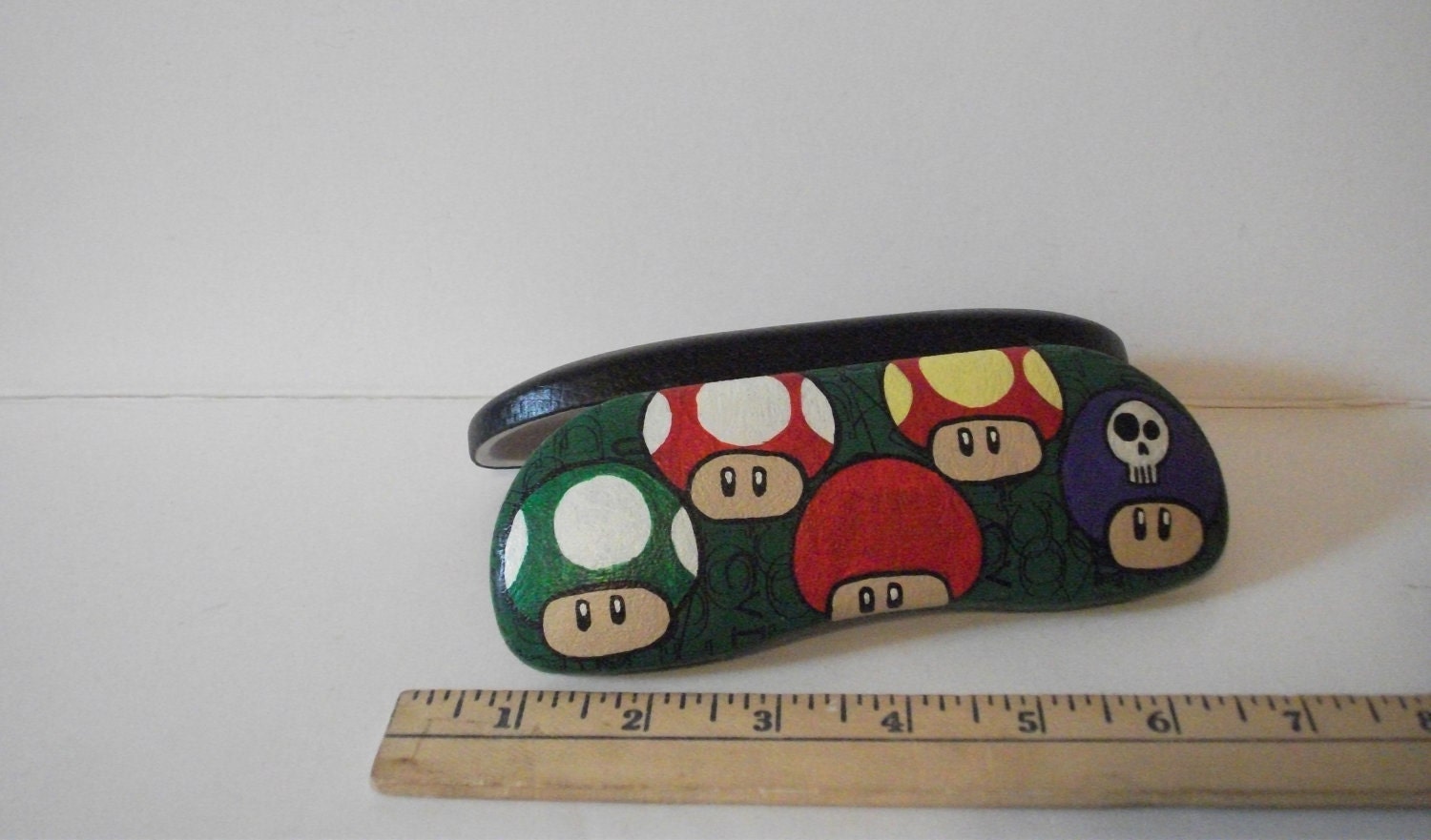Super Mario Bros Mario Mushrooms Eyeglass Case Hand