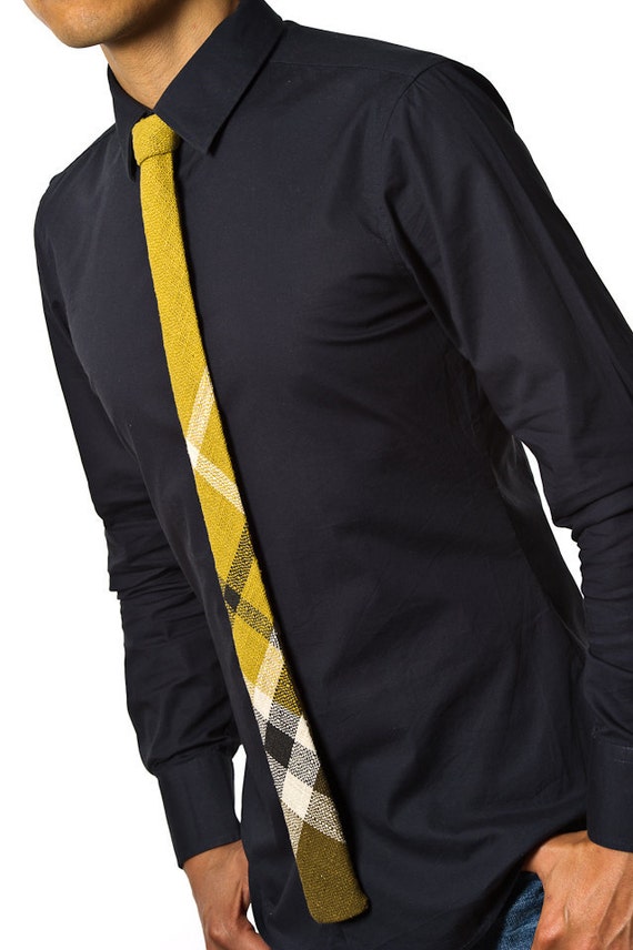 On Sale Men's Tie handmade in vintage fabric. Skinny