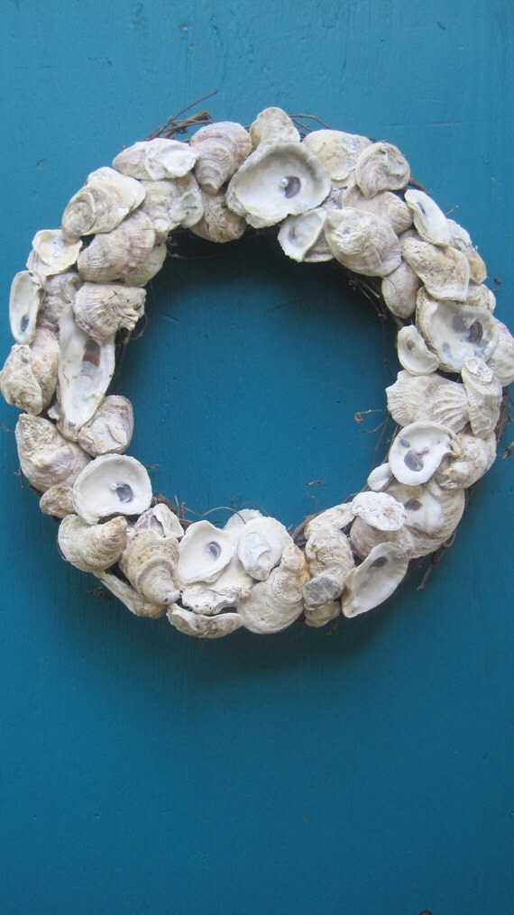 Items similar to 18-inch oyster shell wreath on Etsy