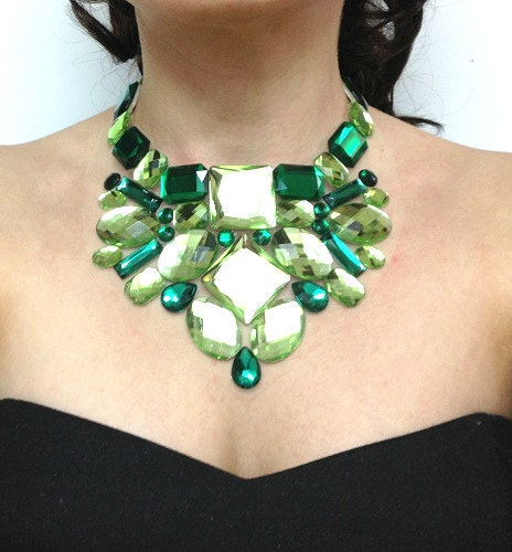 green necklace for wedding