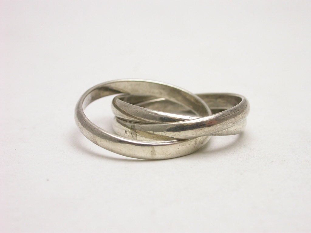 Items similar to Three intertwined rings Sterling Silver comfort fit