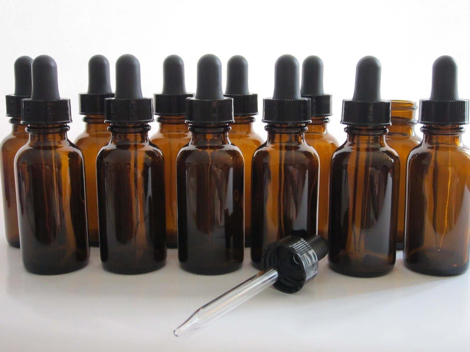 Items similar to 12 x 1oz Amber Glass Eye Dropper Bottles - Essential ...