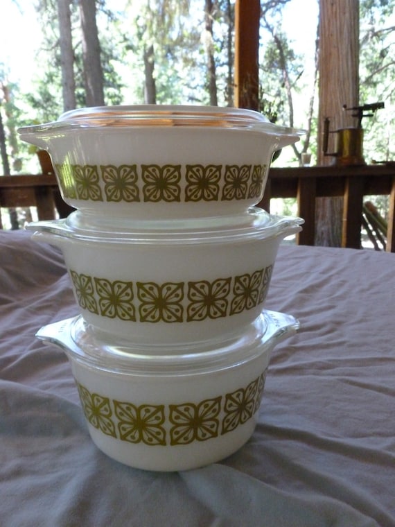 SALE Vintage Pyrex Green Square Flowers Pattern with lids 471