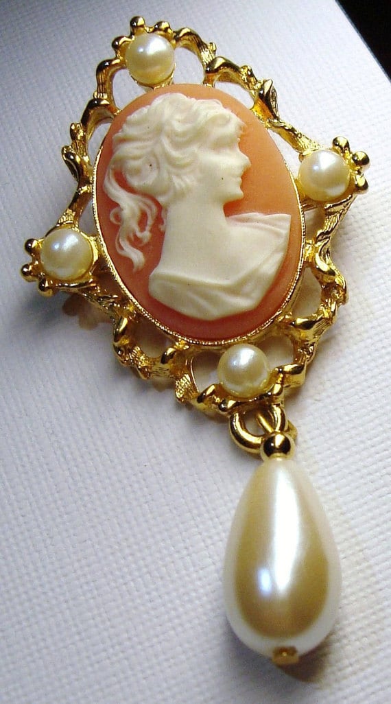 Sarah Coventry Vintage Jewelry Cameo Pendant Brooch Signed