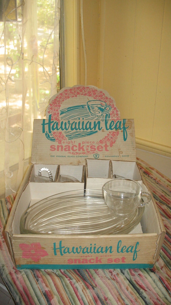 Reserved for Amy Federal Glass Hawaiian Leaf Snack 6 cups 6
