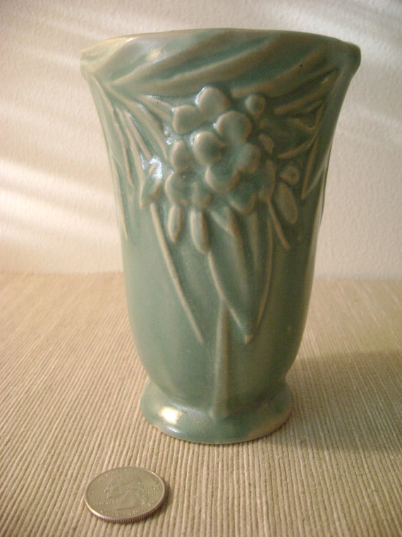 Leaves & Berries Pottery Vase / Nelson McCoy Design By Walter