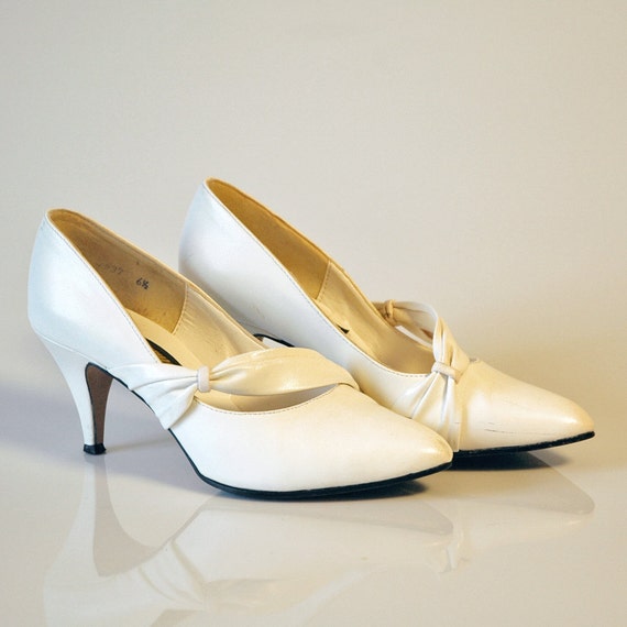 Vintage 1980s White High Heeled Shoes Pumps by PerpetualVintage