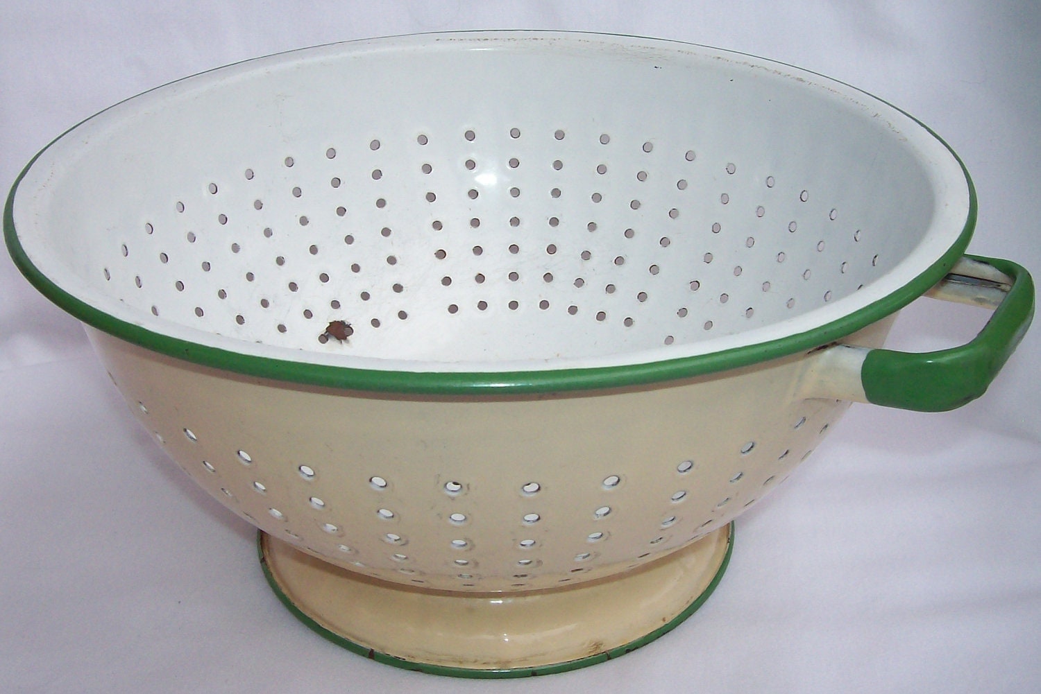 Vintage Enamelware Colander Green on CreamCute by TheCupboardOwl