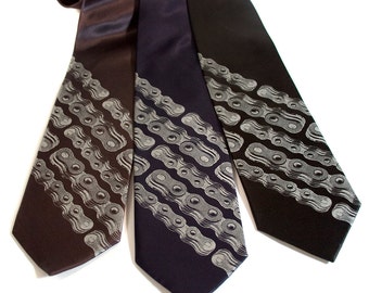 Bike Chain necktie. Bicycle chain link diagonal stripe men's necktie. Dove gray screenprint. Your choice of colors and width.
