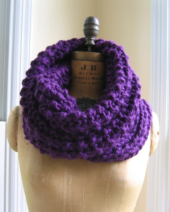 Incognito chunky knit cowl. Purple Circle scarf. by Happiknits