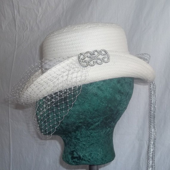 Items similar to White Wedding Top Hat With Veil Steampunk Wedding