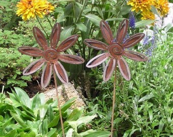 2 Rusty Metal Flower Garden Art Yard Stake Set