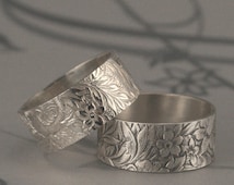 Wedding rings leaf pattern