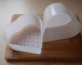 2 heart-shaped cheese molds (Coeur a la Creme style)