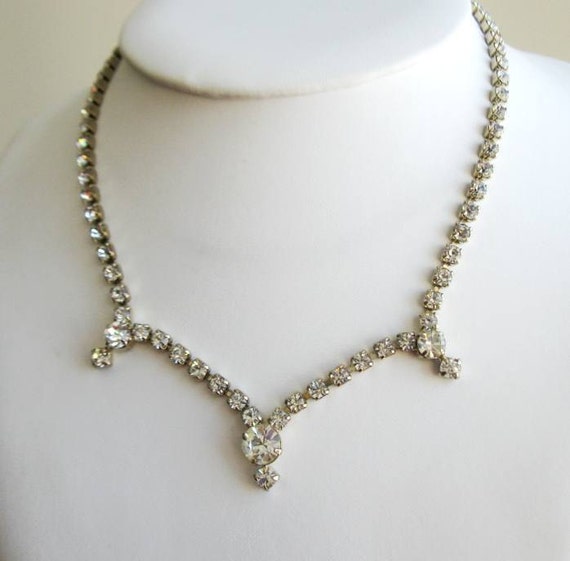 Dainty vintage Necklace 1950s diamante rhinestones by Jewelry